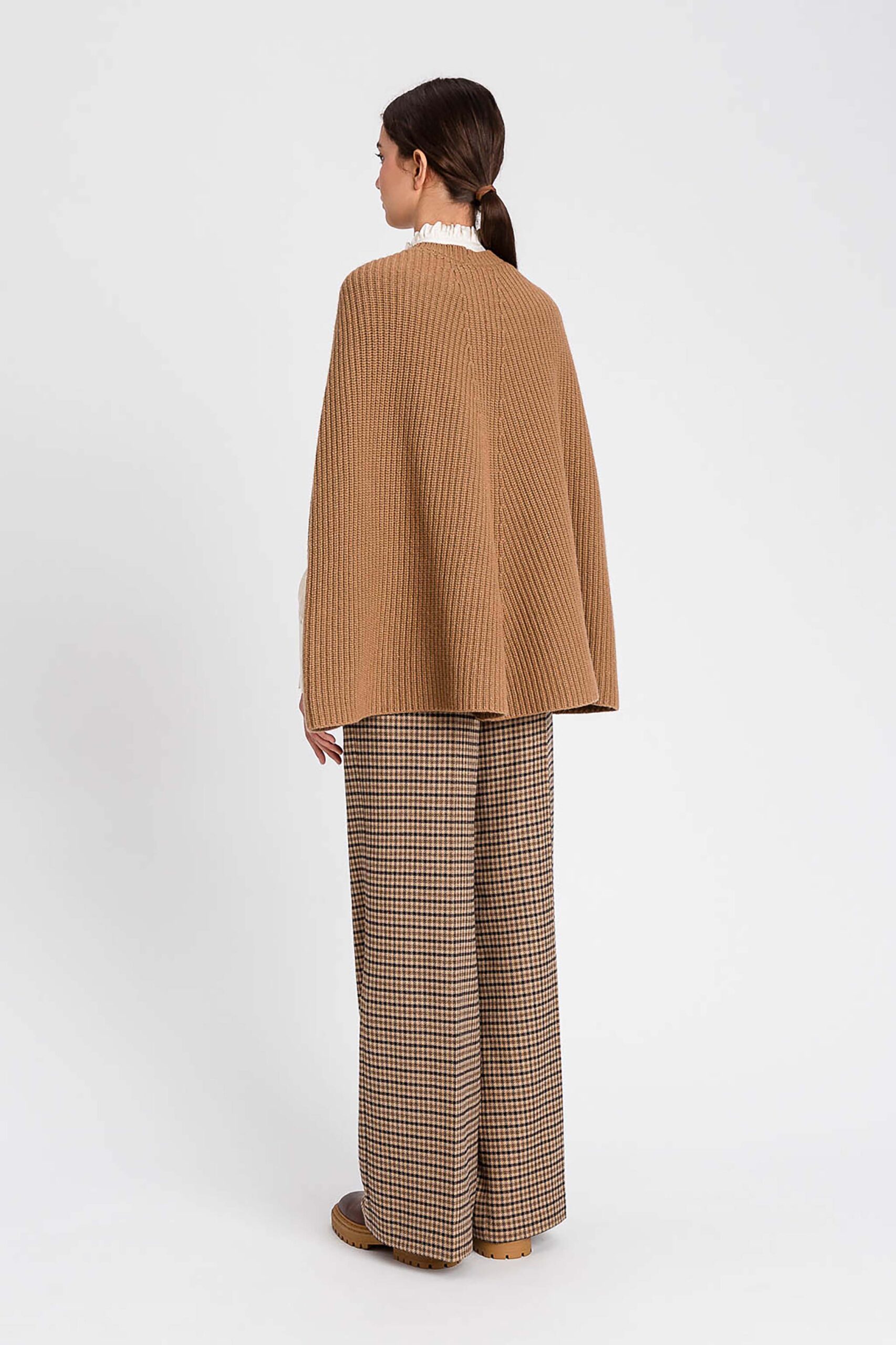 252TT3421-11 Пелерина от вълнена смес Twinset