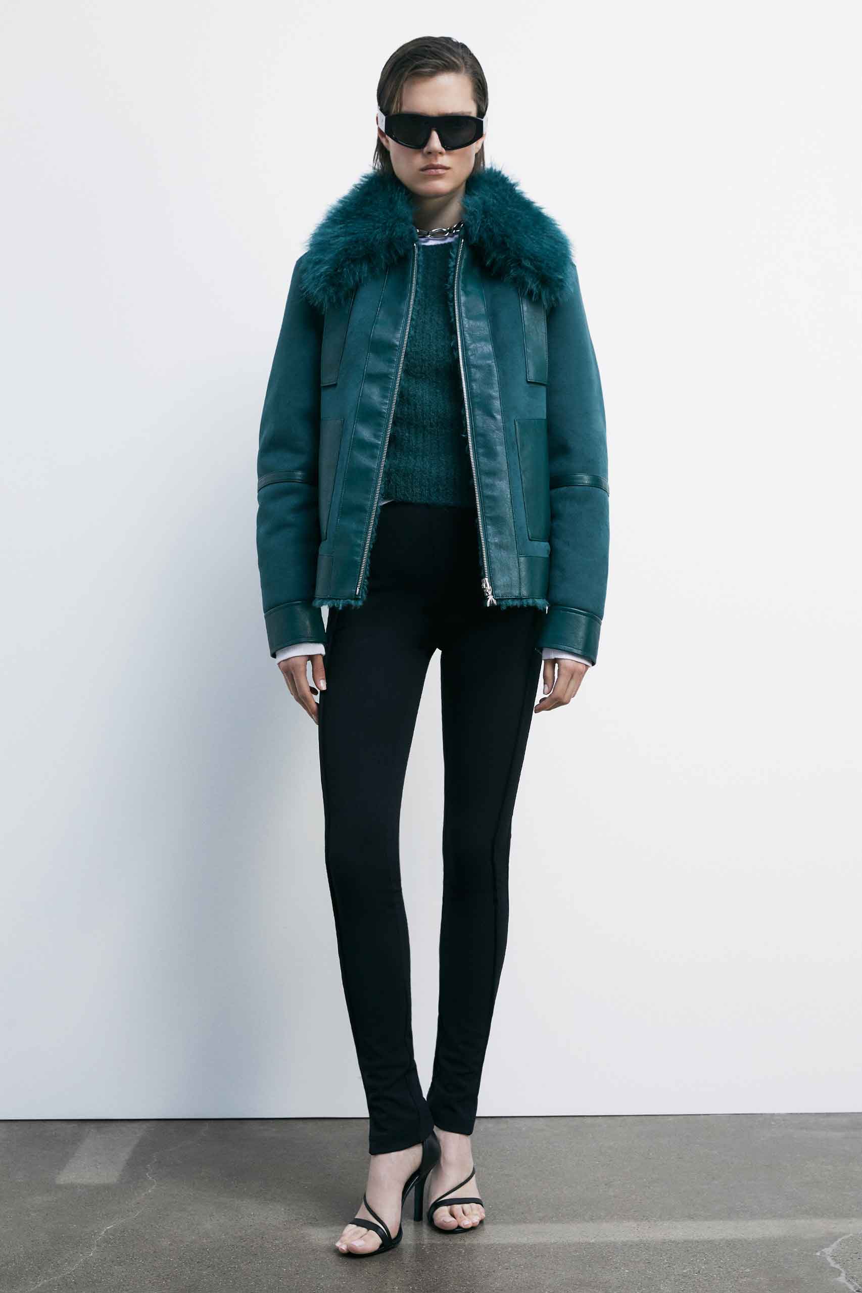 2O0176_E075_G619_1 Късо пухкаво яке с две лица Patrizia Pepe